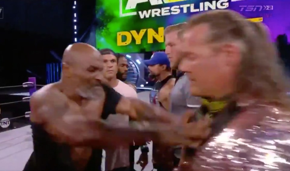  Mike Tyson shoved Chris Jericho at AEW Dynamite