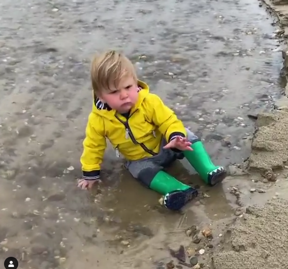  Gordon Ramsay's baby son Oscar looked furious as he fell into water on a Cornish beach