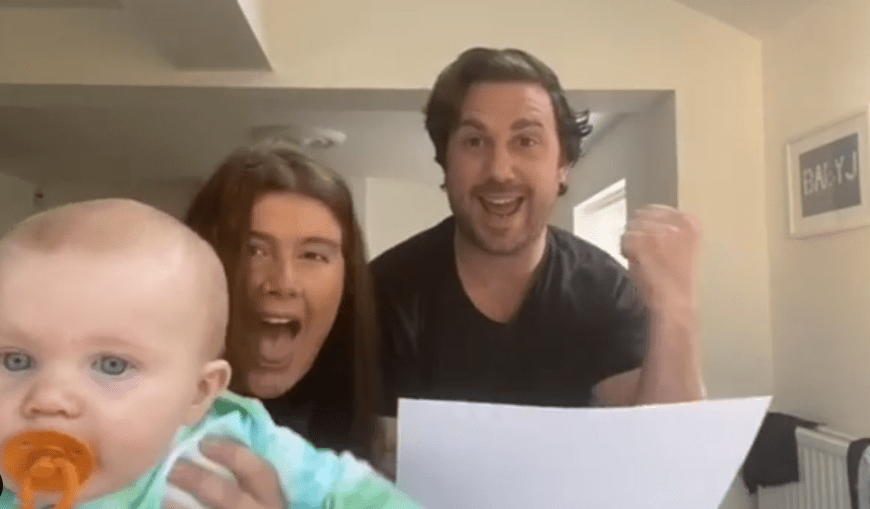  Jamie's brother cheers after seeing the baby scan