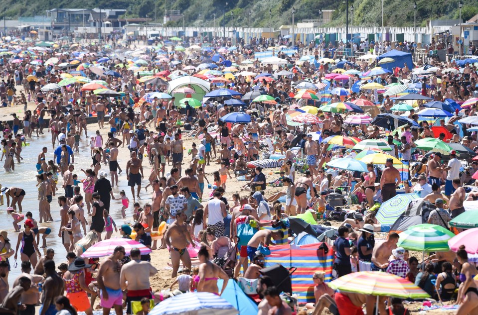 Cops told thousands to go home and leave Bournemouth beach