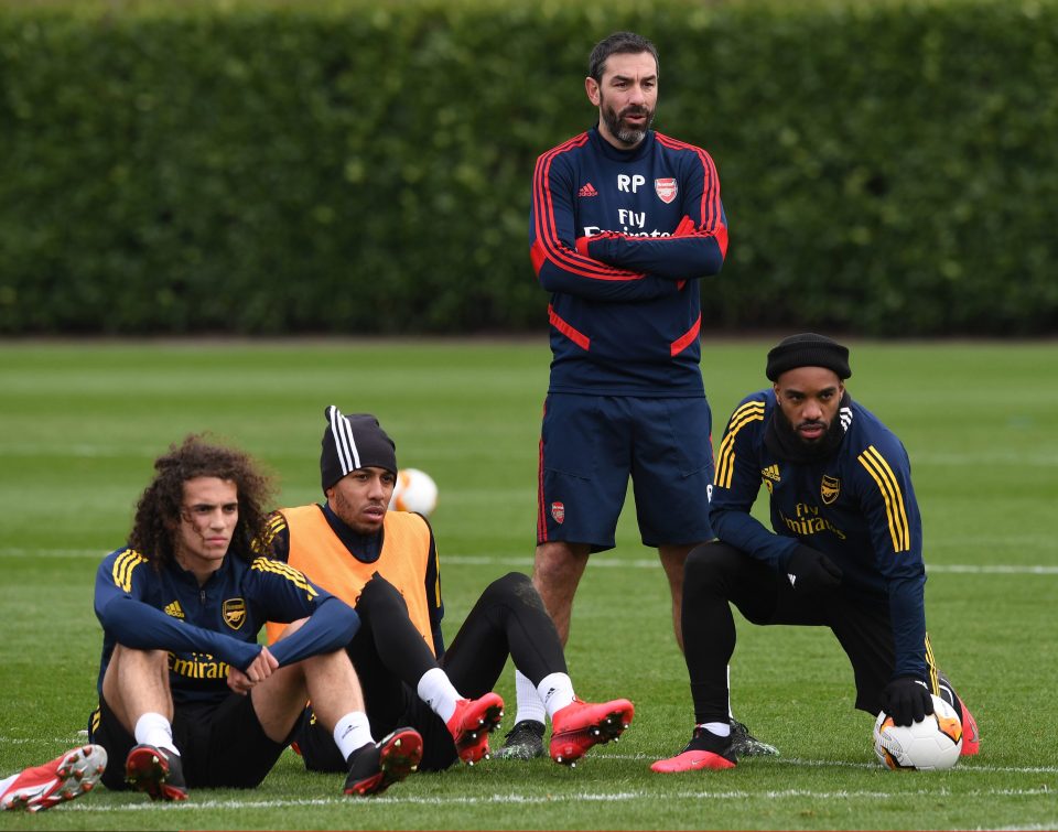  Robert Pires with Arsenal stars Matteo Guendouzi, Pierre-Emerick Aubameyang and Alexandre Lacazette