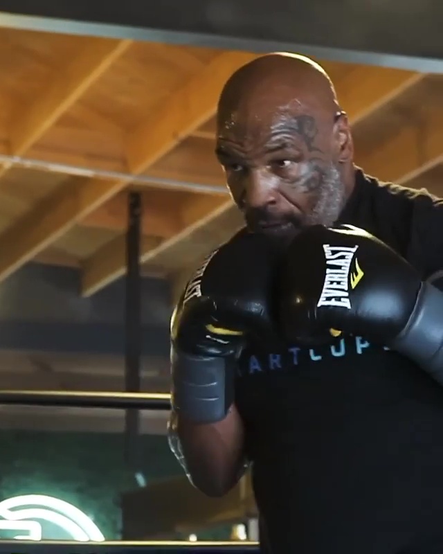  Mike Tyson released another explosive training clip