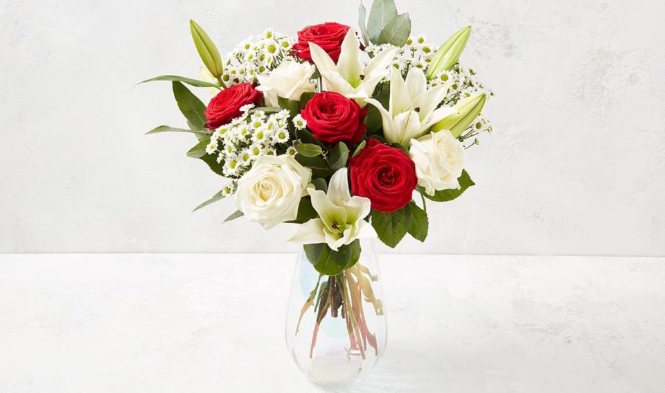  the best red and white roses and lily bouquet for £20