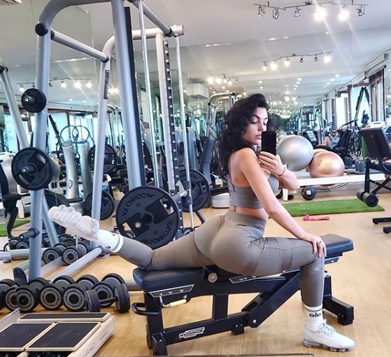 Rodriguez proudly shows off her bum during a workout