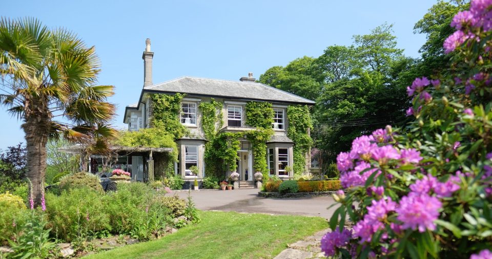 Based on the Devon and Cornwall border, these lodgings also welcome dogs