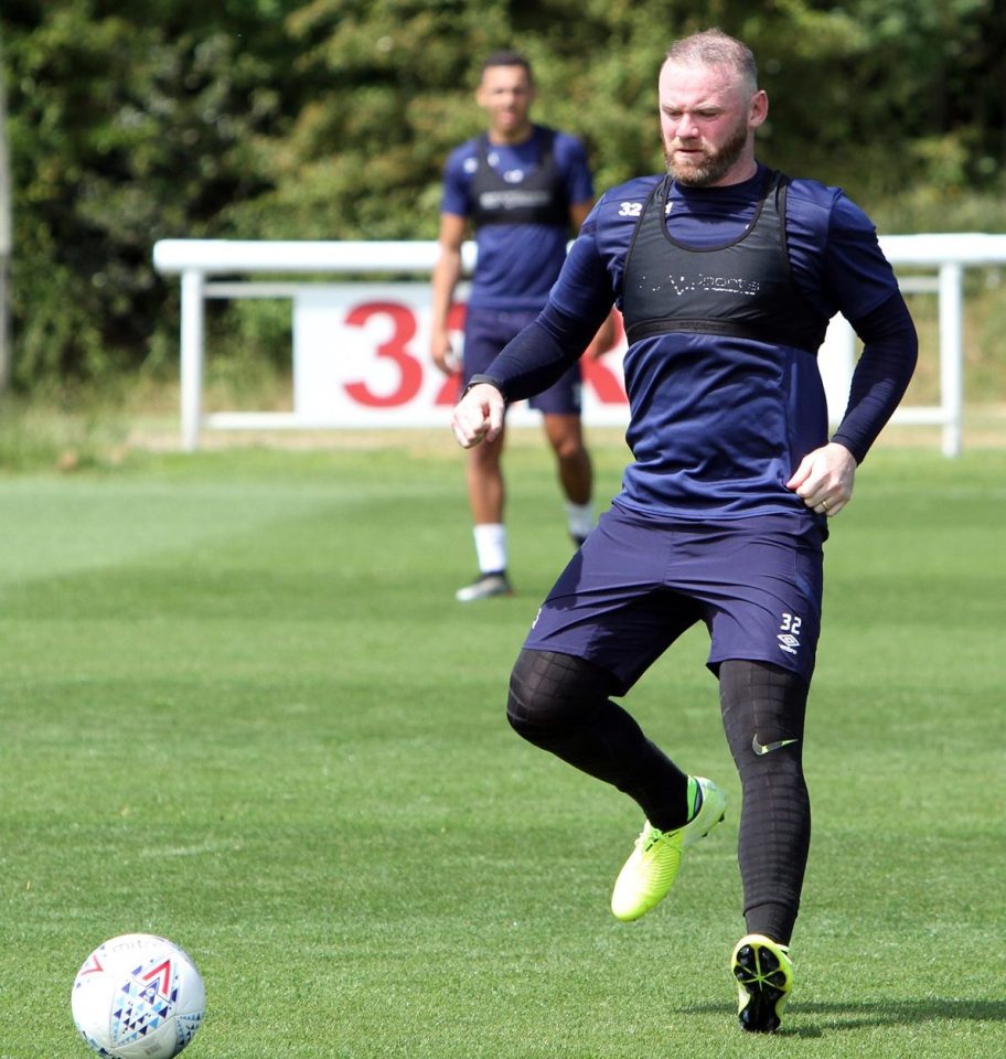  Wayne Rooney quit the MLS to return to England with Derby