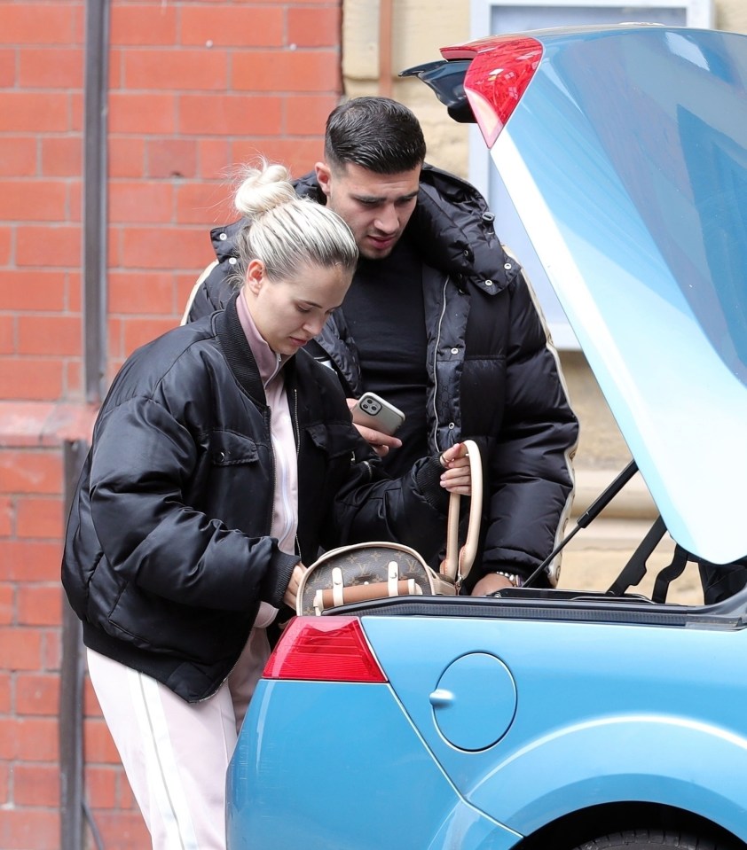  Molly and her boyfriend Tommy Fury look upset as they go through their dog's belongings