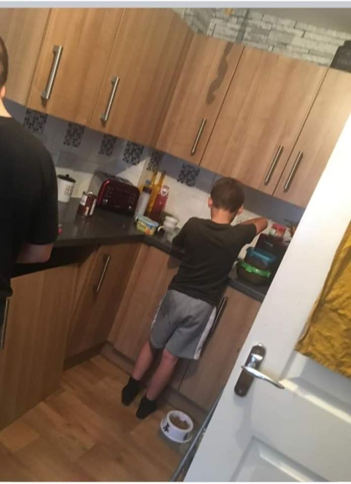 The mum revealed her bland wooden kitchen with a 'horrid' washing machine