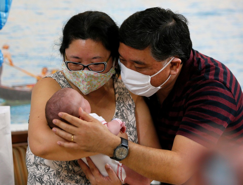 Argentinians Klaudia Arakaki and Osvaldo Nakandakare meet their daughter