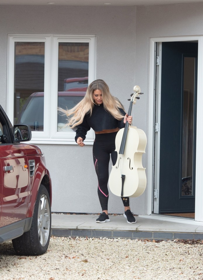  Oh, cello! Bianca is spotted carrying her musical instrument