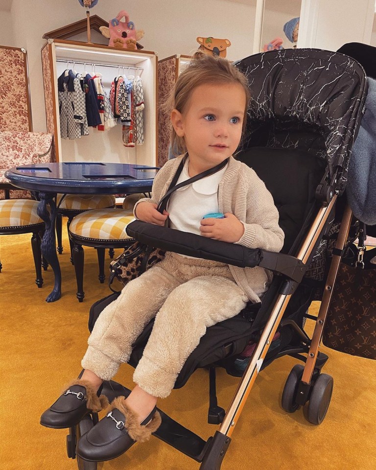 Rosie has her £450 bag hanging off her arm as she shops with mum in £230 Gucci sliders