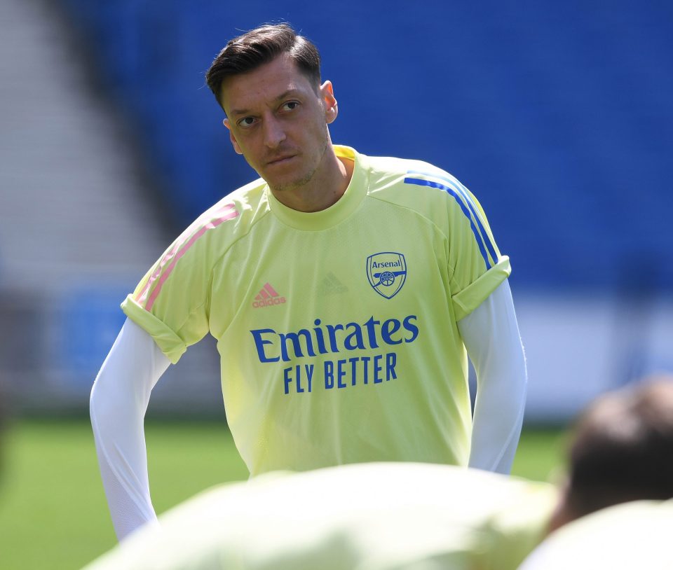 Mesut Ozil wants to leave Arsenal for the USA or Turkey - but after he has run down his contract