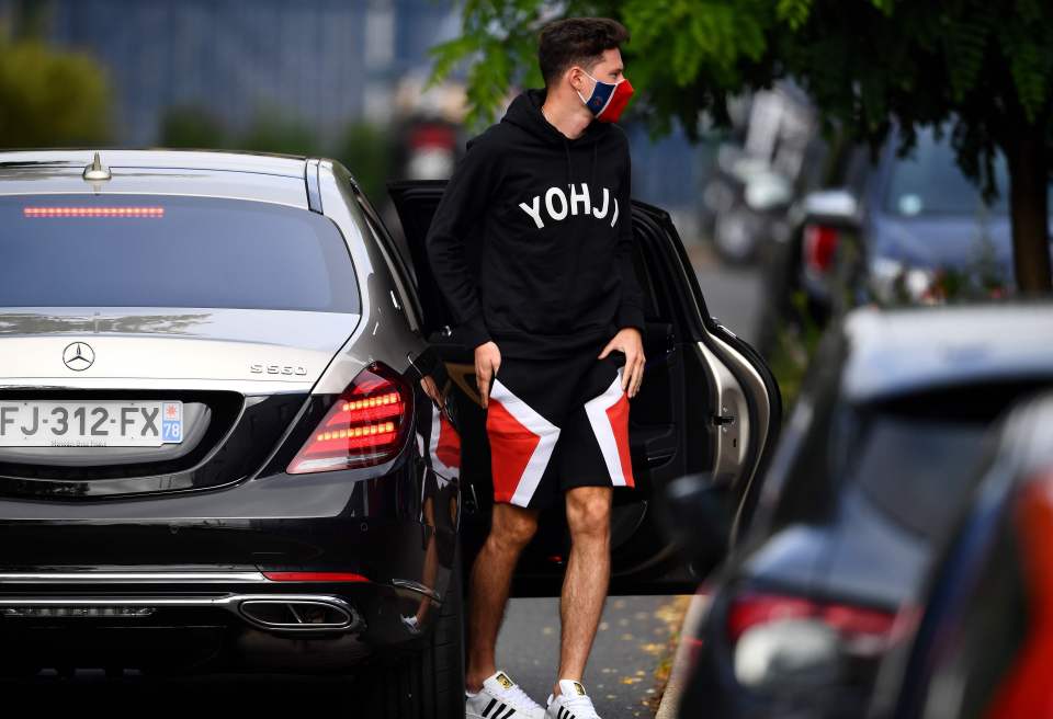 Julian Draxler went for the hoody and shorts look