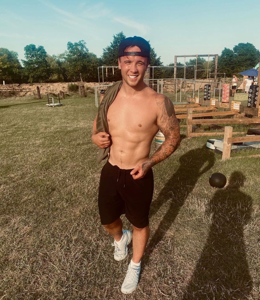  Sam Callahan's tips to not looking like a sweaty mess in workout selfies, is to take the pics before you exercise