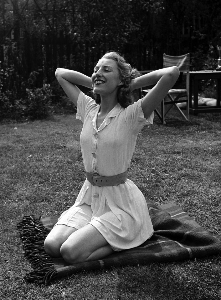 Vera Lynn posing for a photo-shoot at her home, 1940