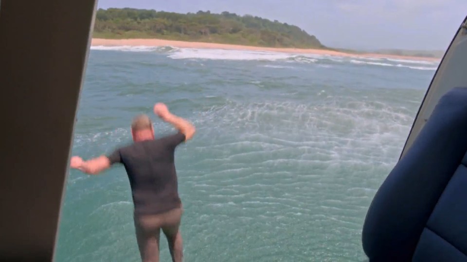  Gordon Ramsay turns James Bond by jumping out of a helicopter