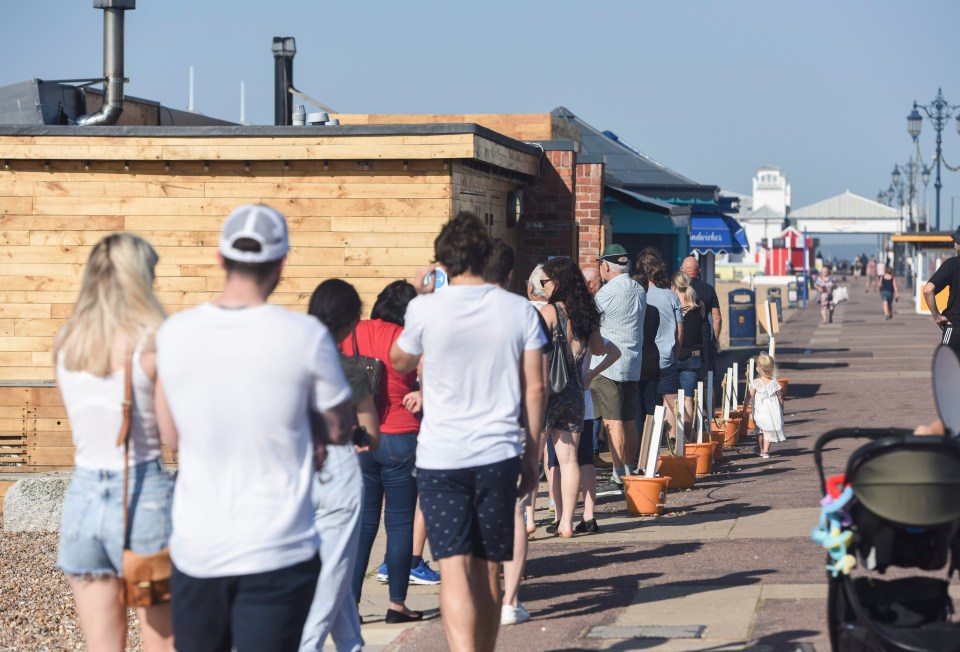 Massive queues for Southsea beach cafe as Brits flock to the beach before their morning coffees