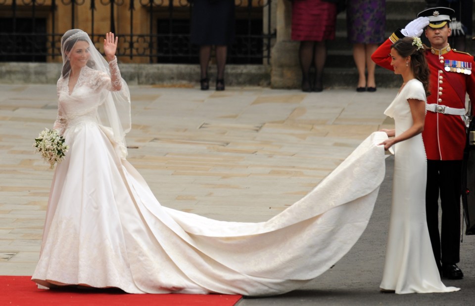 The bridal train measured a staggering 8ft 8ins long