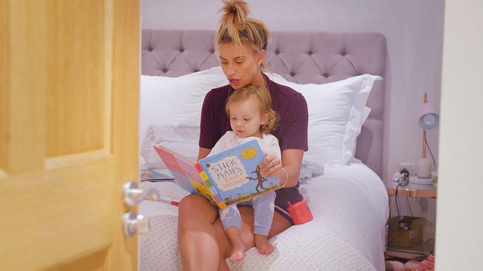 Sunday reads with her mum in Ferne McCann: First Time Mum