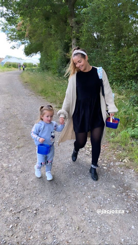 Jacqueline holds daughter Mia's hand