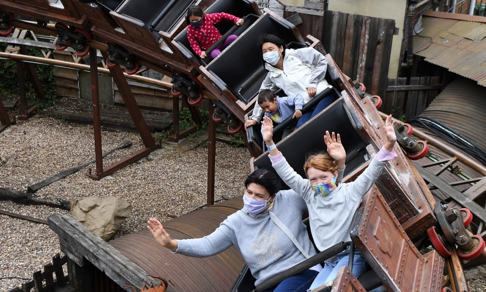 Tickets for theme parks are now discounted thanks to a cut in VAT