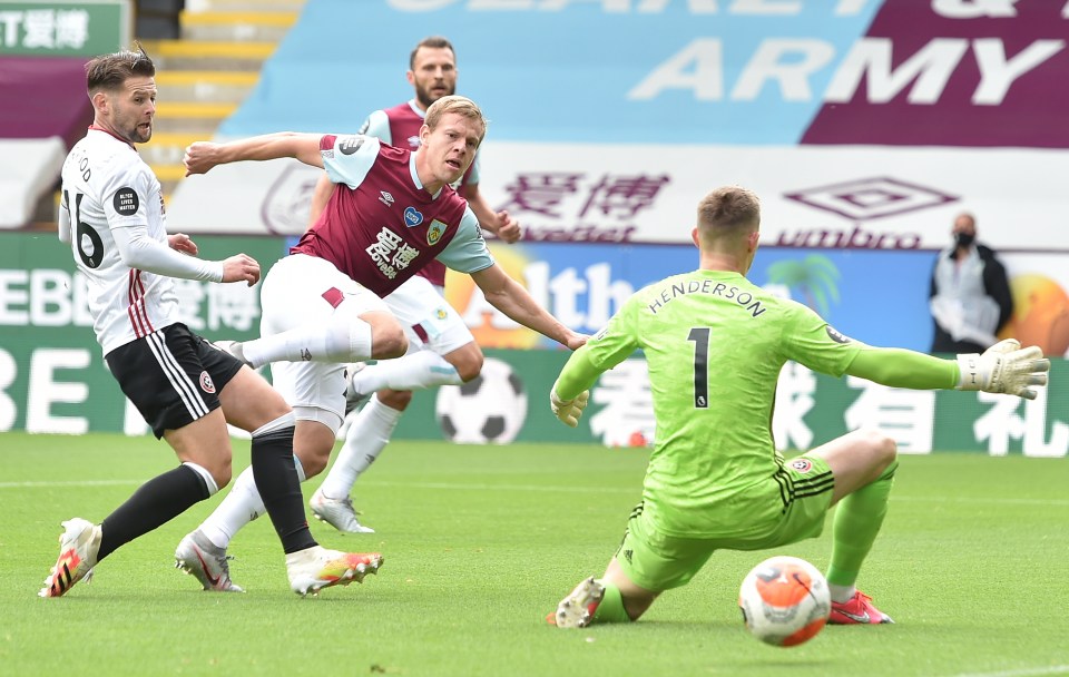 Matej Vydra fires at Dean Henderson's goal