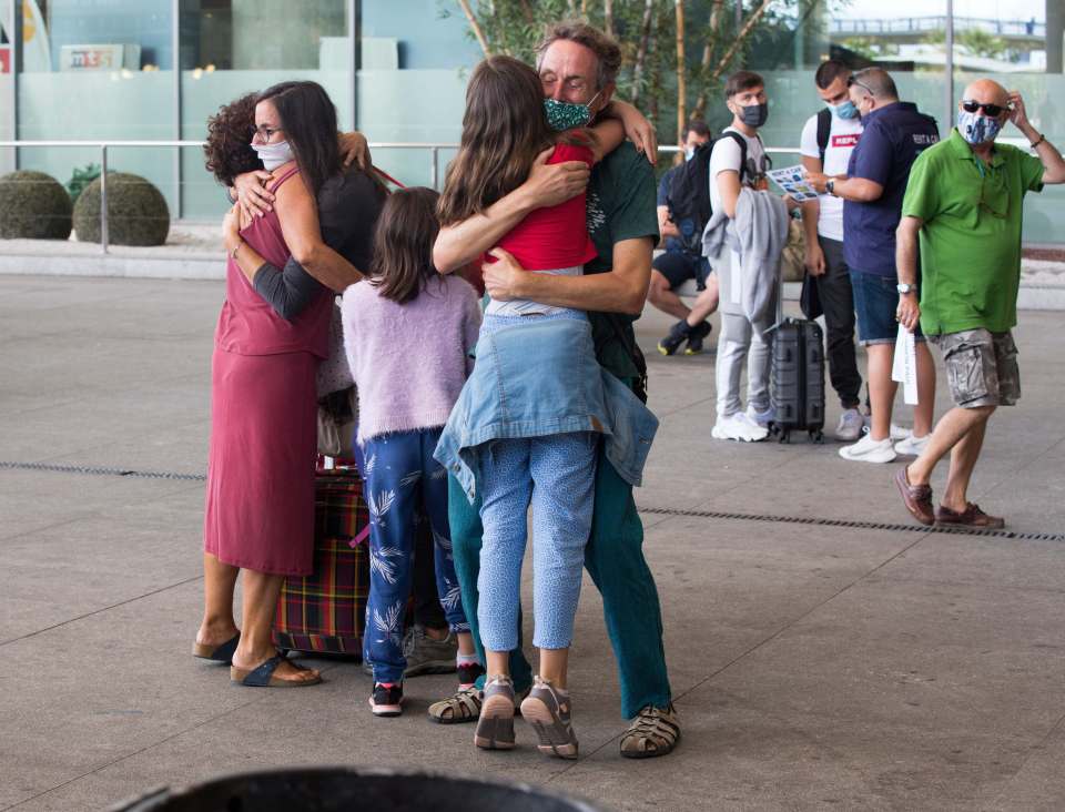 This family got a warm welcome after they stepped off the plane