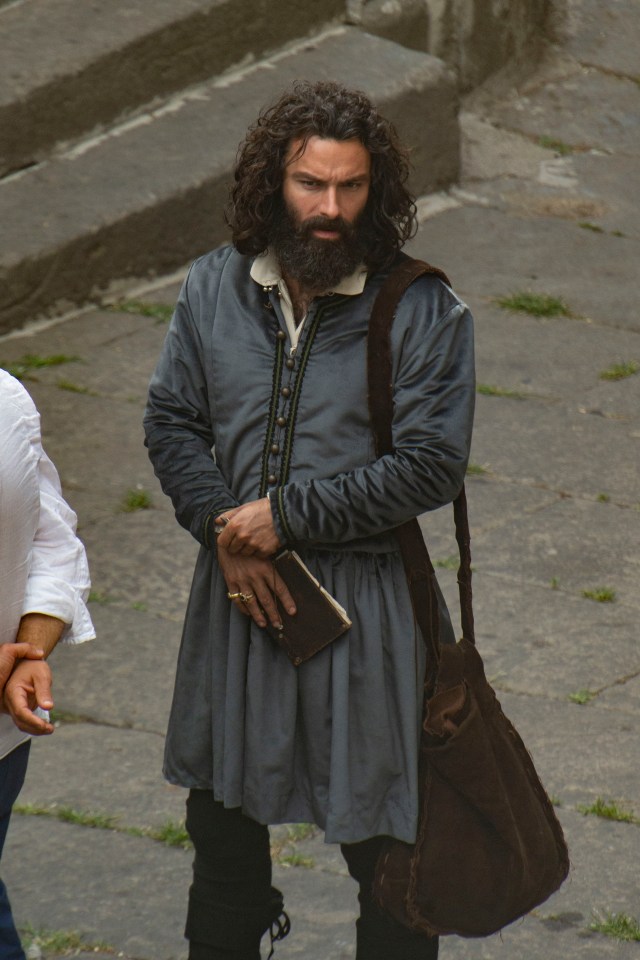 Poldark hunk Aidan Turner looks unrecognisable as he transforms on the set of his Leonardo Da Vinci drama