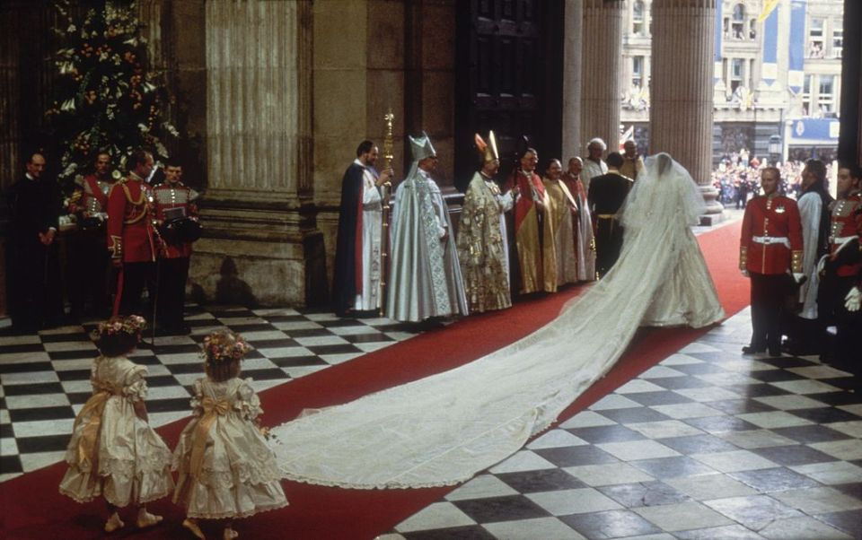 The antique lace gown boasted a whopping 25ft train