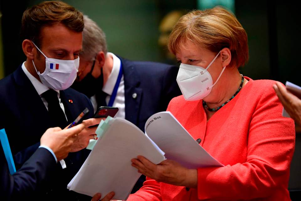 Emmanuel Macron and Angela Merkel during talks for the rescue plan