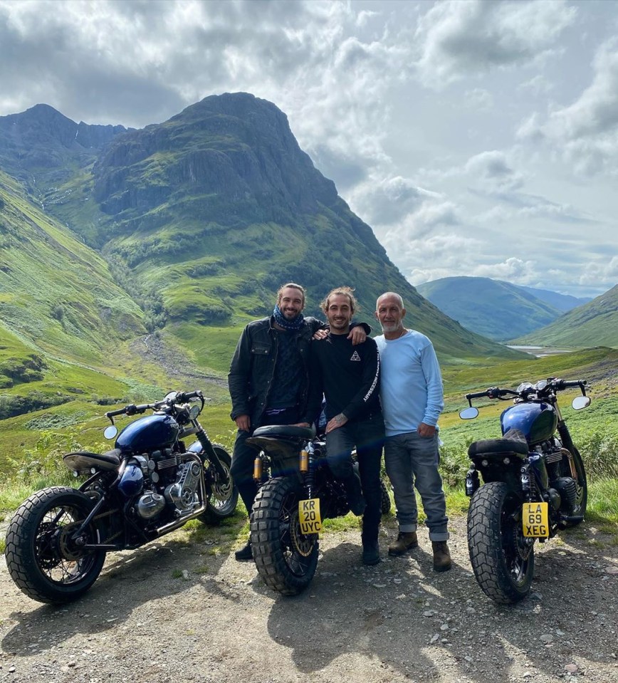 Joe Wicks with his brother and dad