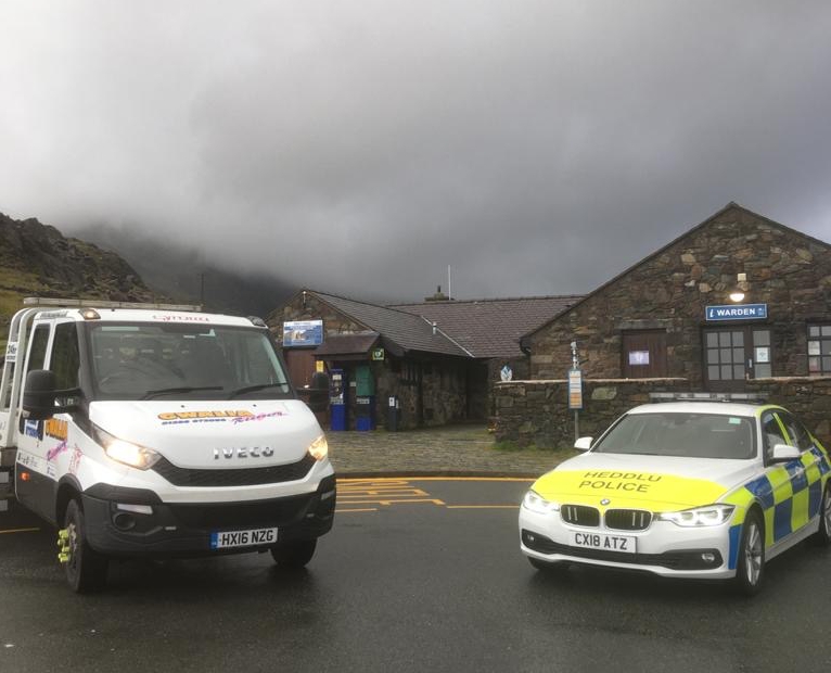 Cops turned away 60 cars from bottom of Snowdon before 8am yesterday