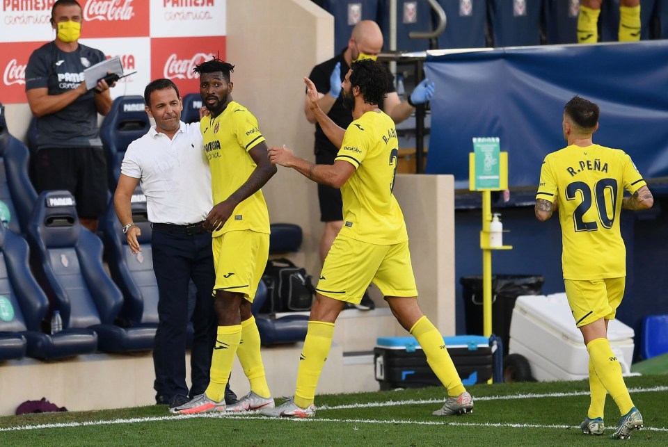 Players celebrate with Javi Calleja after scoring against Eibar