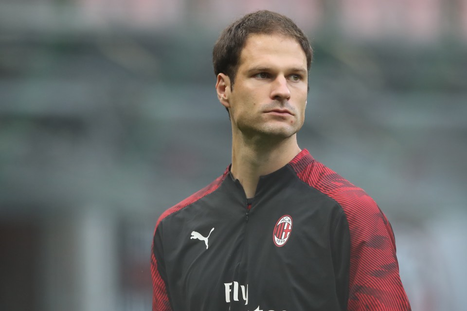 AC Milan are in talks with Bournemouth to re-sign goalkeeper Asmir Begovic