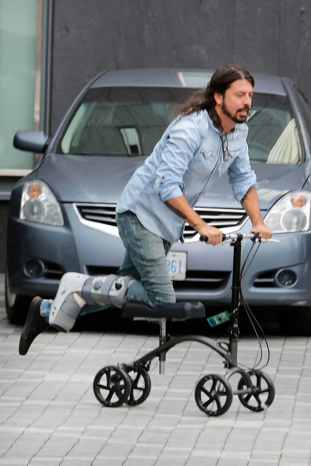 Dave Grohl rides a 1 Legged Scooter with his broken leg in a cast