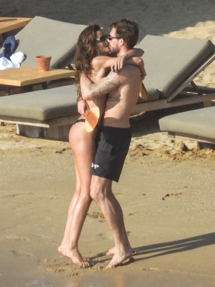 PSG star Kevin Trapp and Izabel Goulart enjoy a romantic beachside kiss