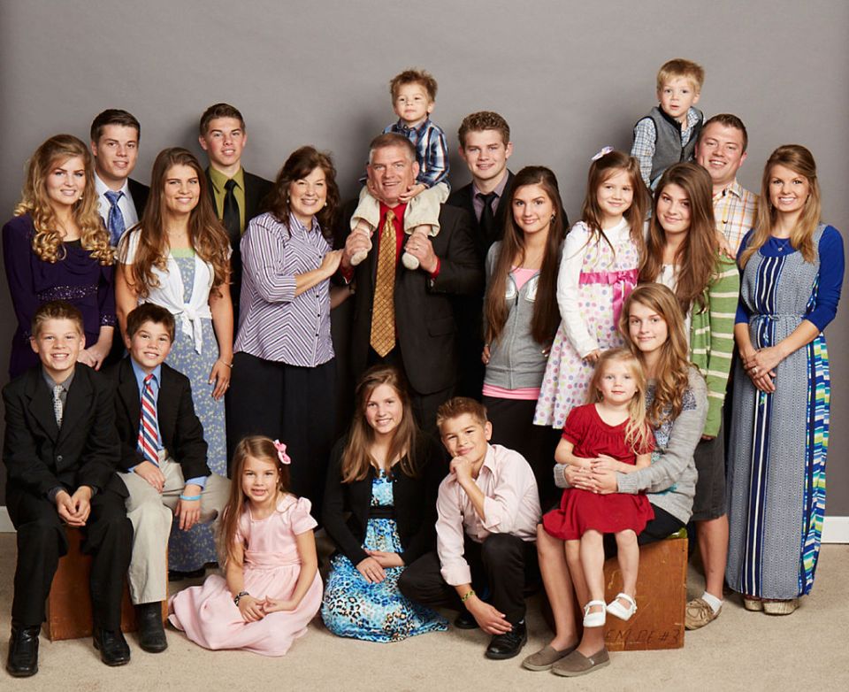 Gil and Kelly Bates have a staggering 19 kids and 14 grandkids