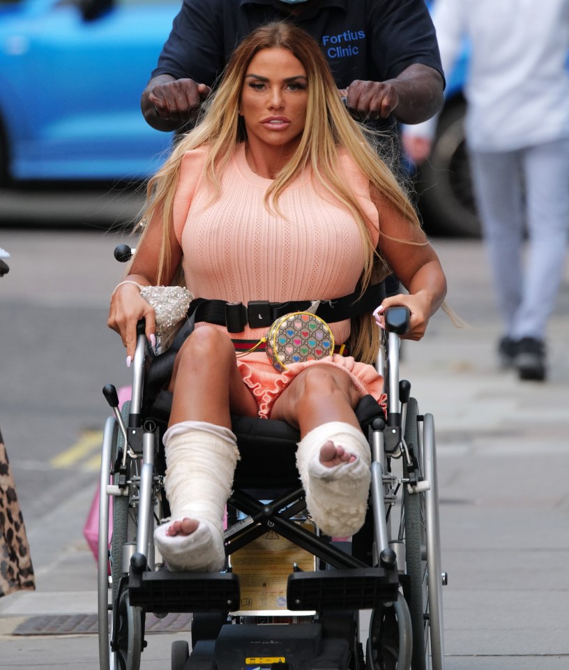 Katie Price on her way to the clinic