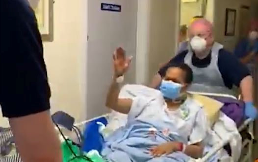 The nurse left the ICU to applause from her NHS colleagues