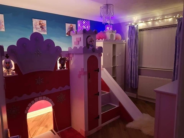  One creative parent constructed a Frozen-themed wonderland using Kallax units