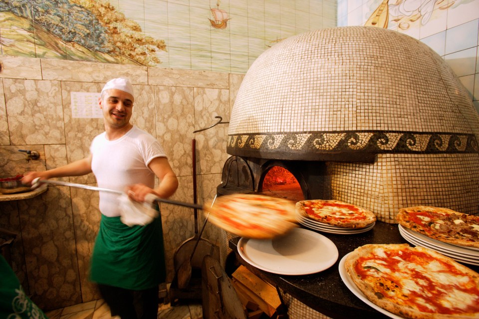 You can get a great pizza for €2 in Naples