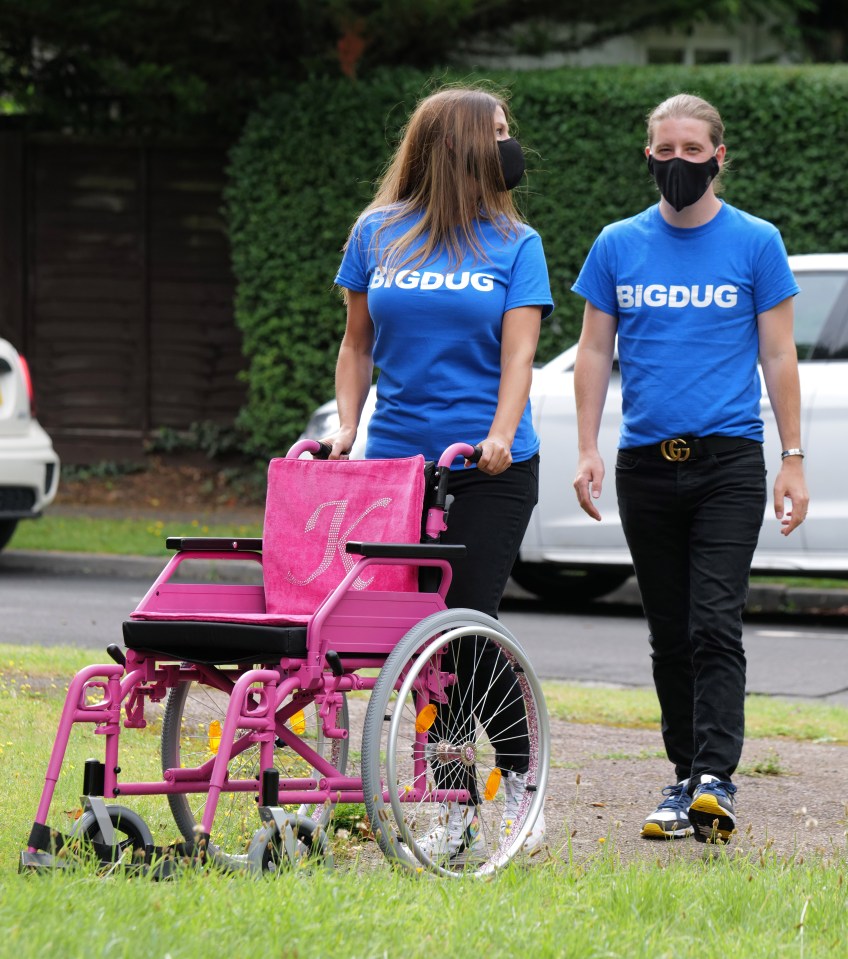 BiGDUG representatives delivered the eye catching chair to Katie's Surrey home today