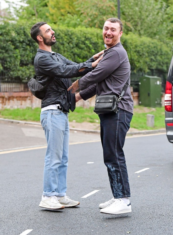 Sam was seen in hysterics while chatting to the bearded furniture design guru before the pair left the boozer arm in arm