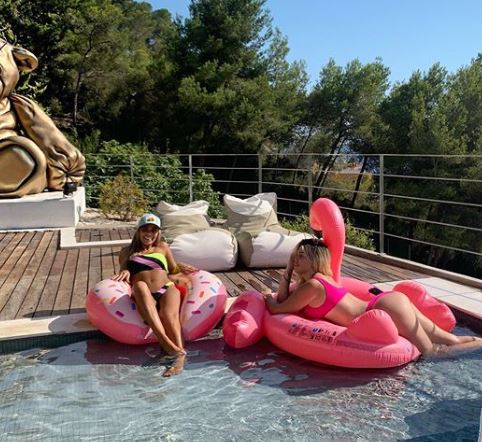 Wanda Nara soaked up the sunshine as she paddled in the pool