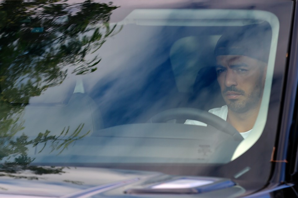 Luis Suarez arrives at Barcelona's Covid-19 testing despite being told to leave the club