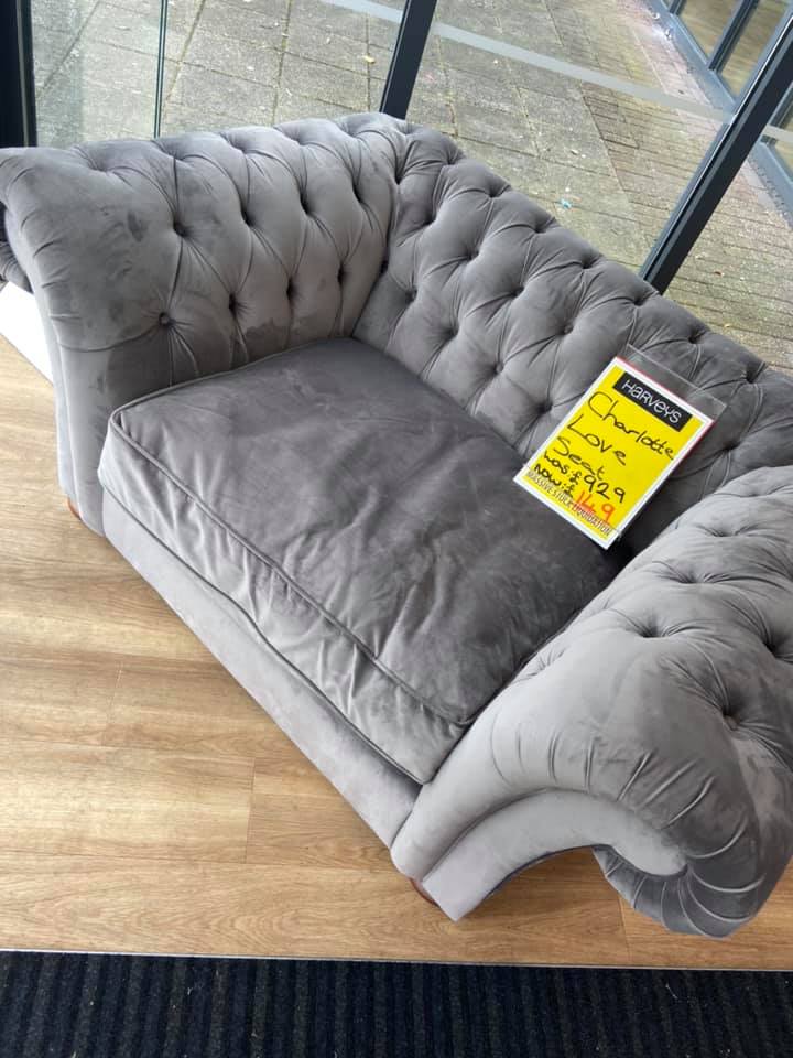 She bagged this sofa for £40