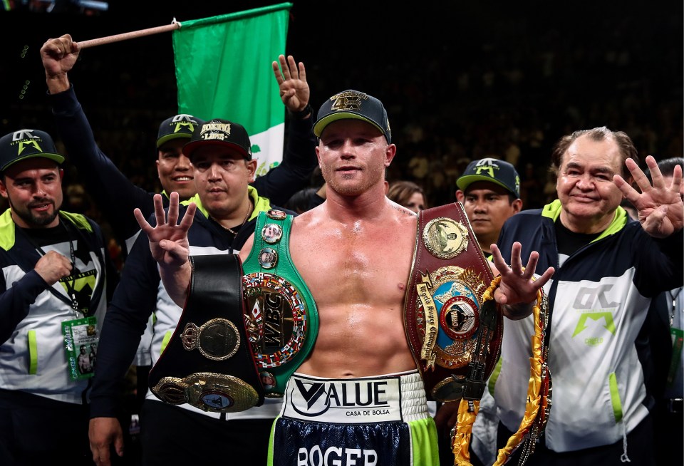 Canelo Alvarez could still fight Billy Joe Saunders or Callum Smith this November