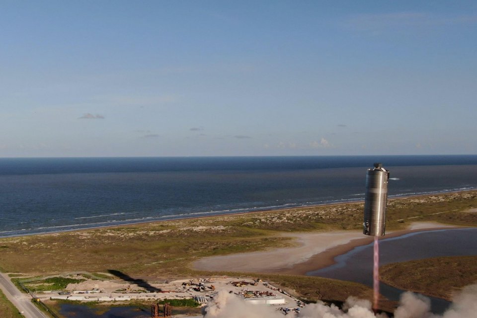 SpaceX successfully completed its second "hop" test of a Starship rocket tank prototype earlier this month