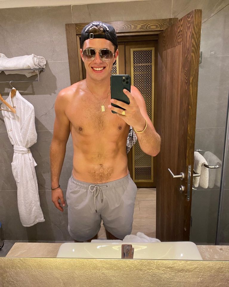 Curtis Pritchard shows off his toned abs on social media