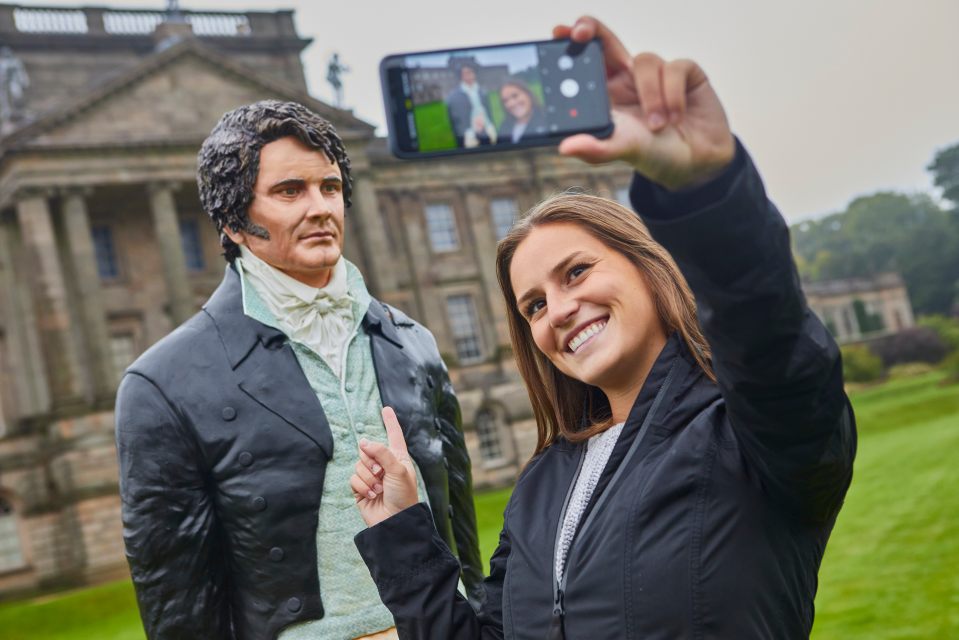 A life-saved version of Colin Firth as Mr Darcy has been made out of cake